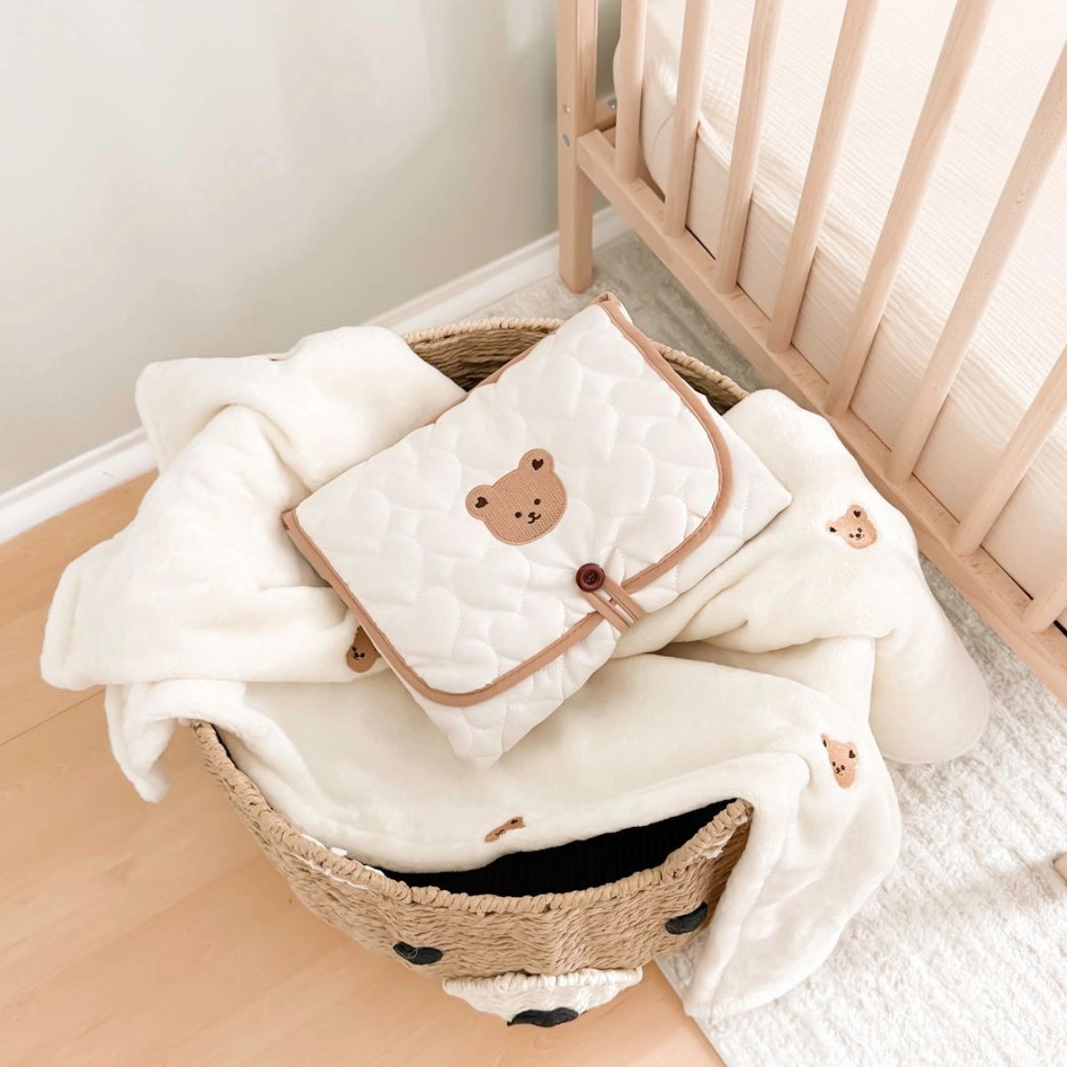 Trocador de Fraldas Portátil Bear - Compact and Travel Ready