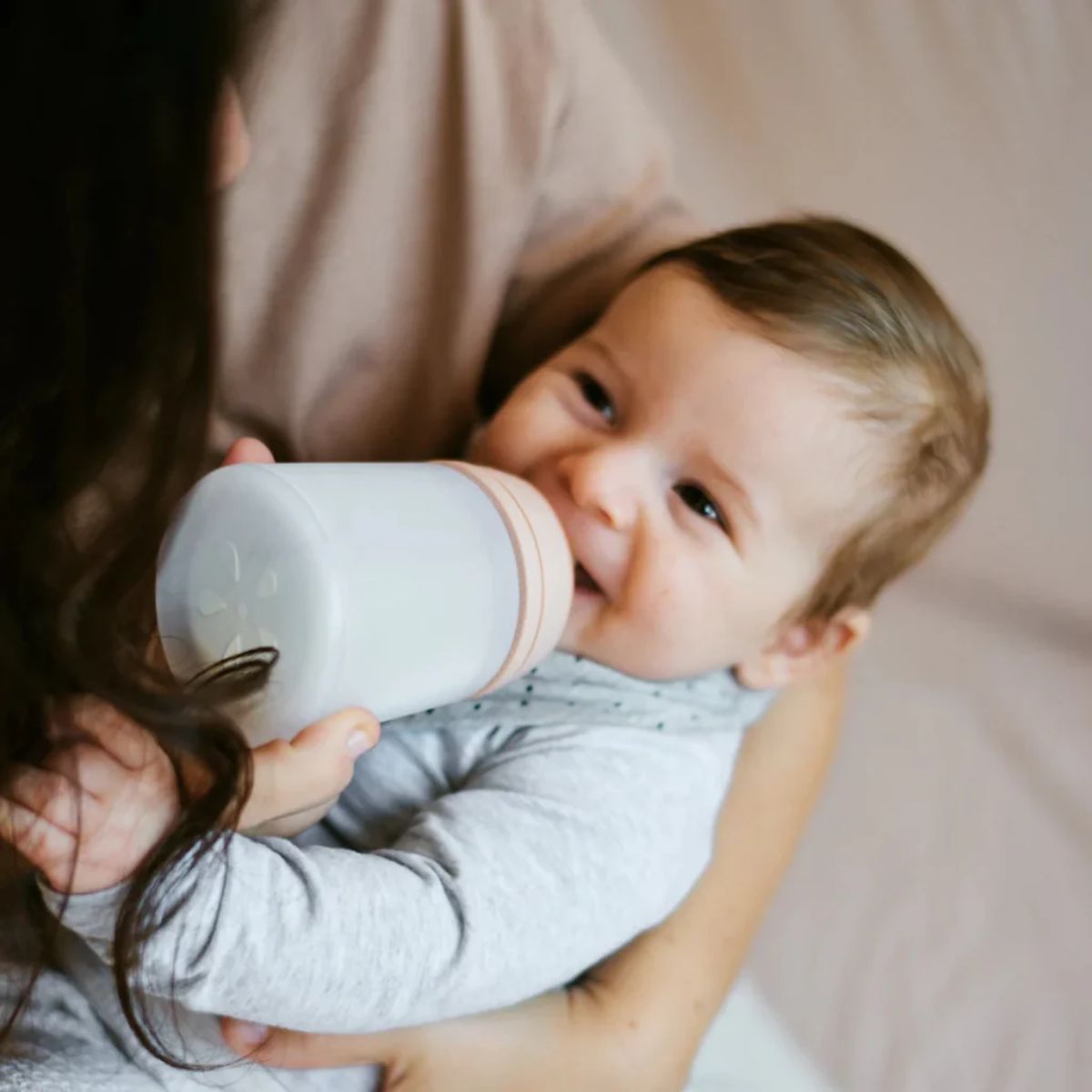 Suavinex Zero.Zero Anti-Colic Baby Bottle 6 oz Adaptable Flow 0M+ - Light Tone - Natural Baby Controlled Feeding